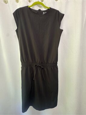 Albion Black Athletic Dress Size Medium Cinched Waist Stretch Minimalist